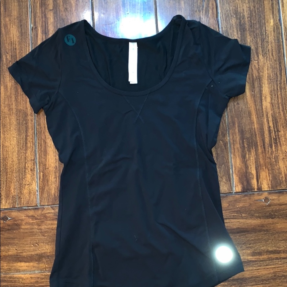 EUC Lorna Jane black scoopneck short sleeve tee